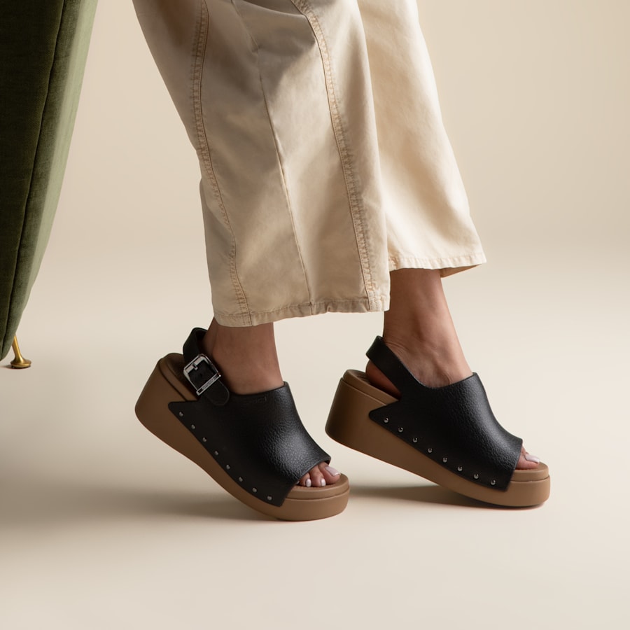 Dylan Studded Platform Slide - US 7504